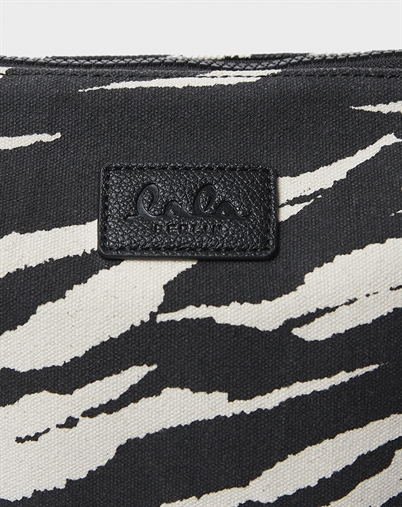 Lala Berlin - Pili Canvas Toilettaske- Black Tiger